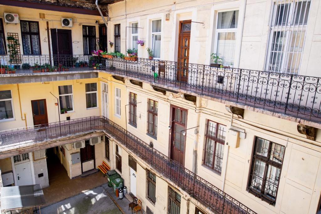 Studio Apartment Next To Famous Party House A38 Budapest Exterior foto
